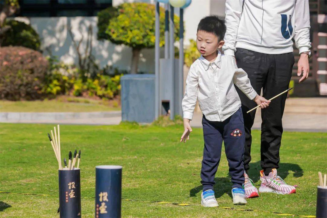 搭积木的亲子游戏规则_亲子积木搭建_积木亲子互动游戏